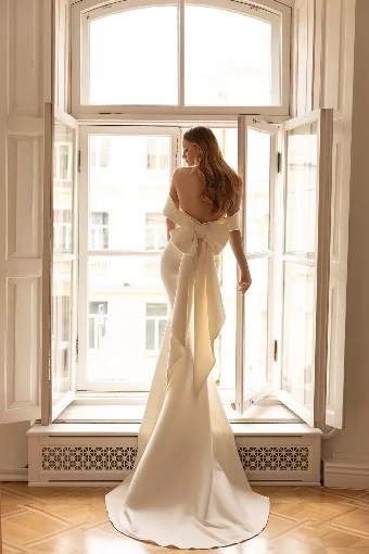 Eva Lendel Delphi #1 default Ivory thumbnail